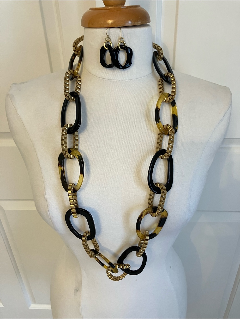 Vintage Black and Tortoiseshell Resin Link Necklace with Matching Earrings
